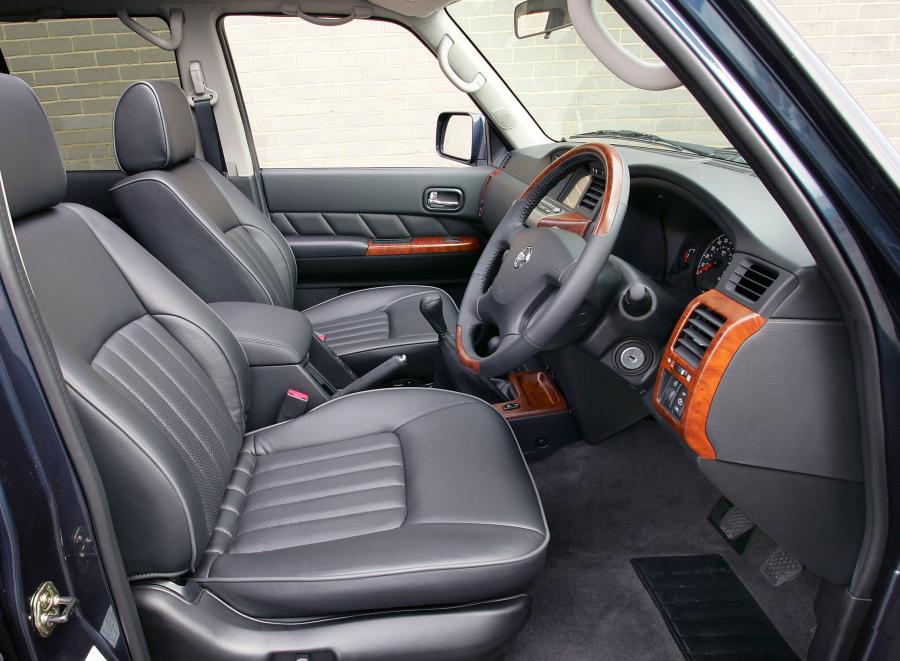  Nissan Patrol 5-Door 2004 года  (UK) (фото 4 из 8)